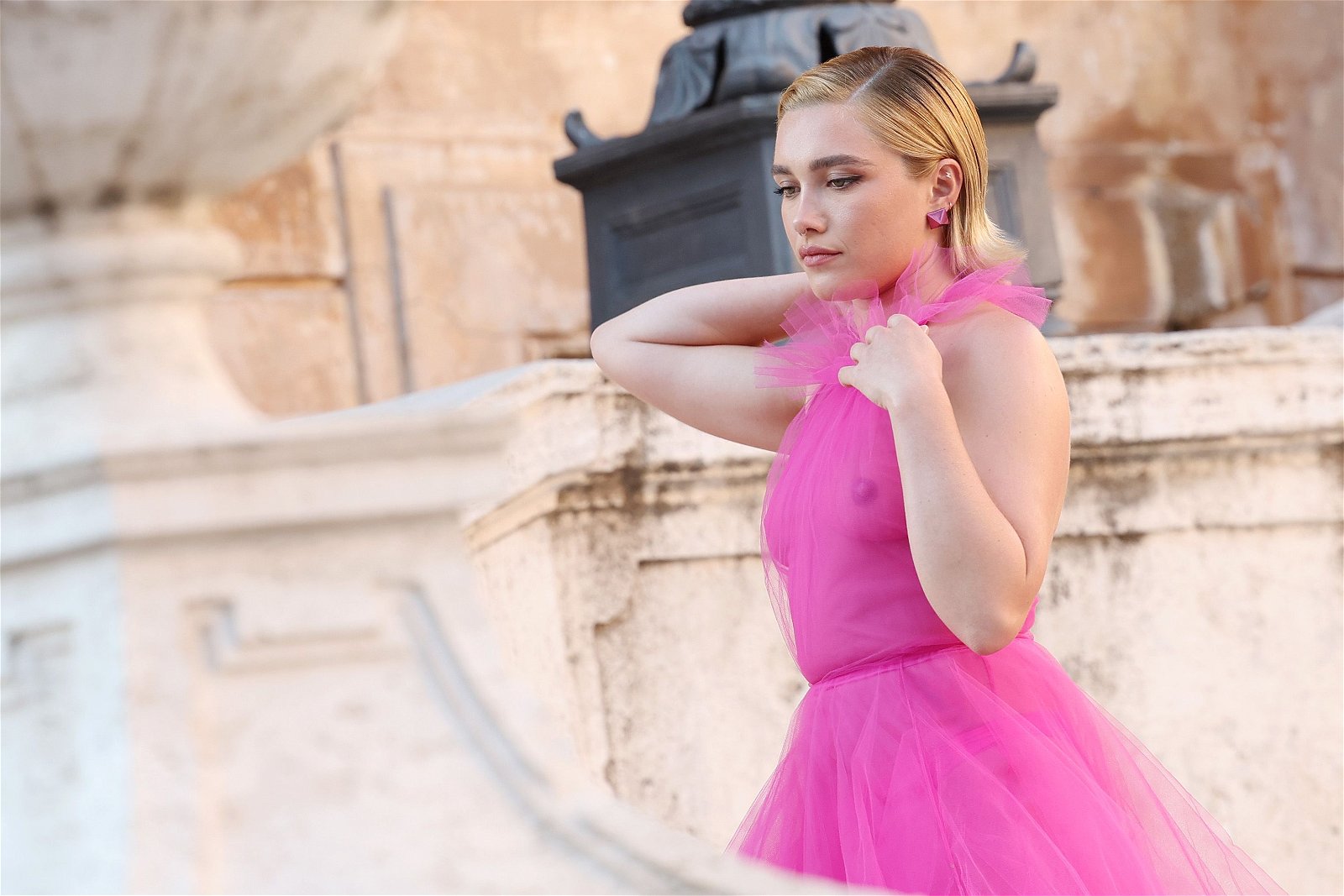 Florence Pugh discusses the iconic Valentino Sheer Dress FunMauj