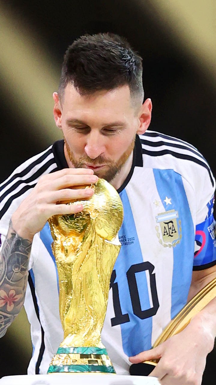Messi team lifting world cup Wallpapers Download | MobCup