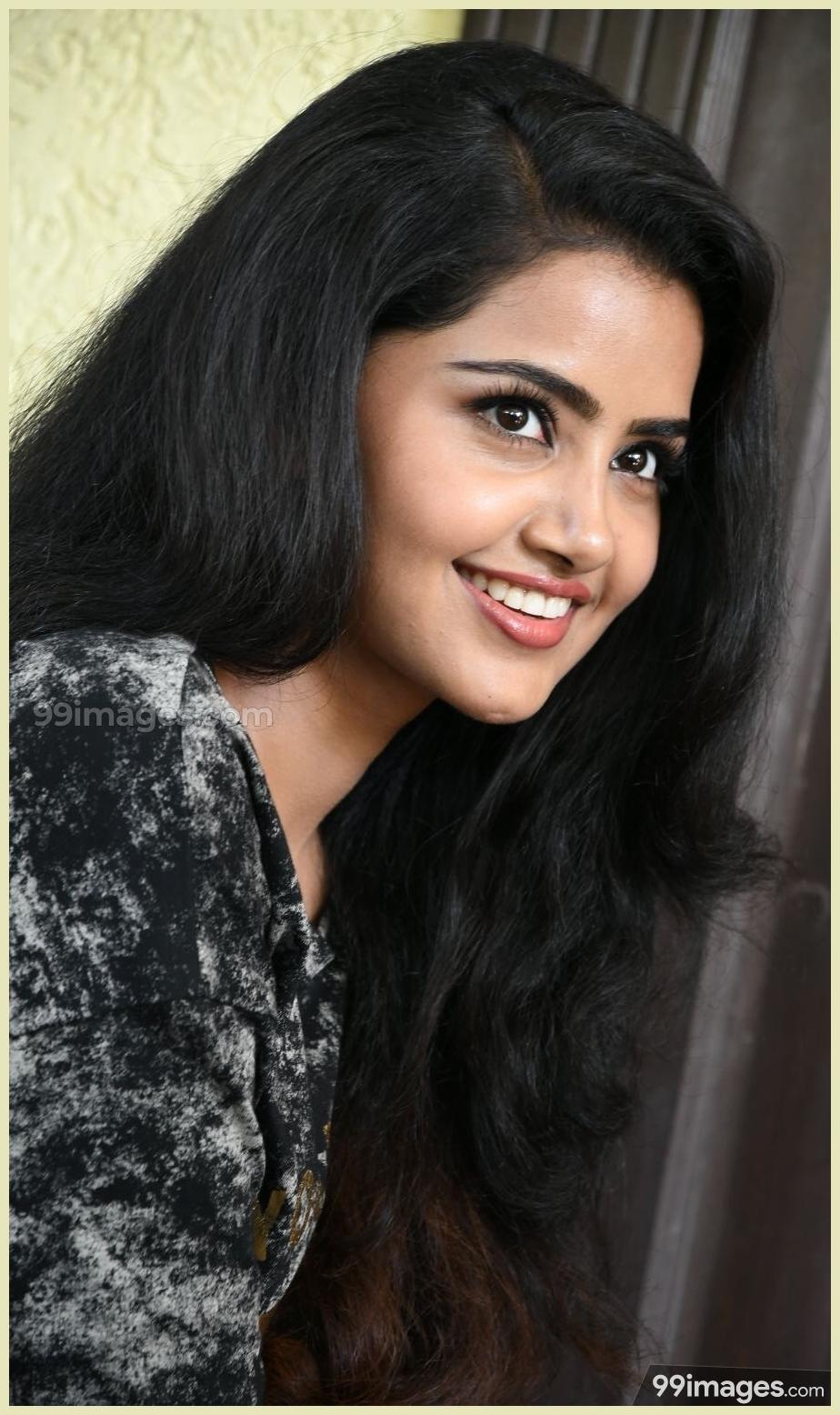 Anupama Parameswaran Smile Wallpaper Download | MobCup