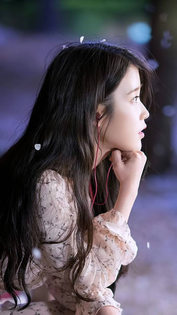 IU South Korean singer Wallpaper Download | MobCup