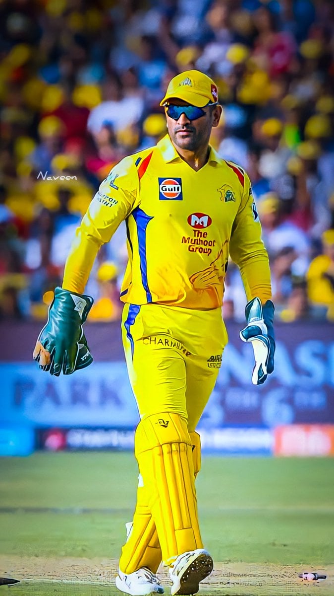 Dhoni in hot sale yellow jersey