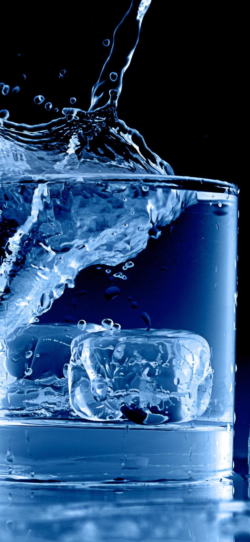 Ice Cubes Falling Into Glass Of Water Wallpapers Download Mobcup