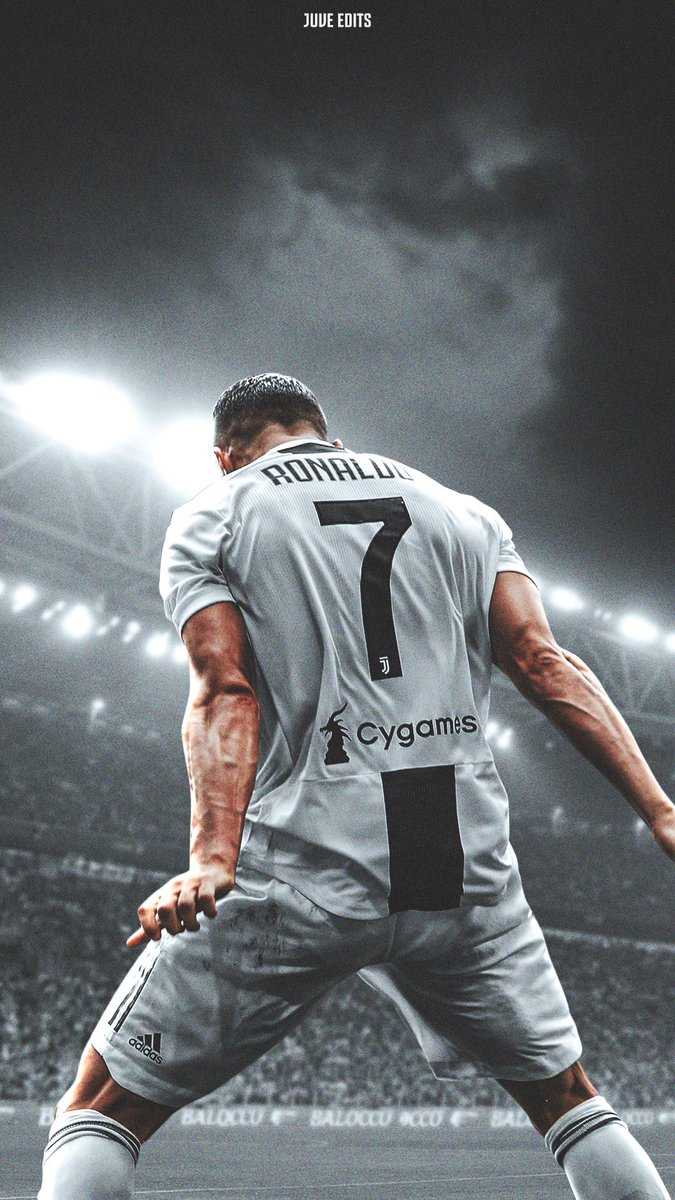 Ronaldo wearing juventus jersey Wallpapers Download