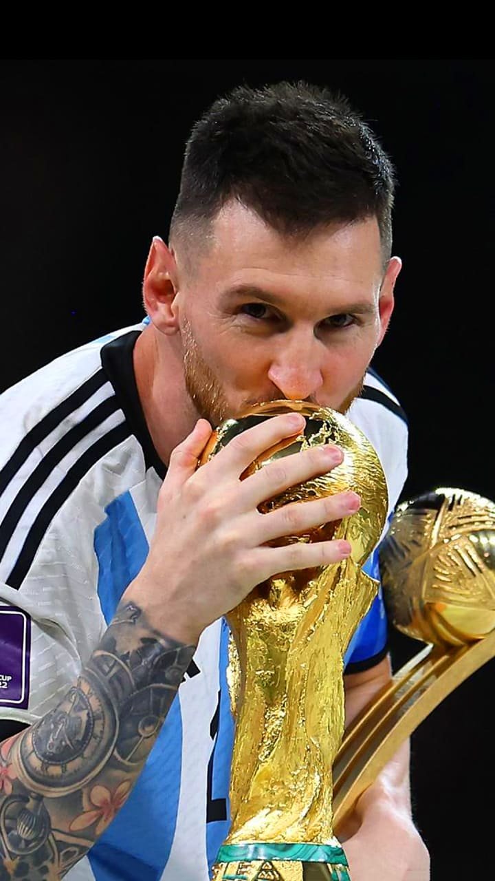 Messi Photos Kissing The World Cup Wallpaper Download Mobcup