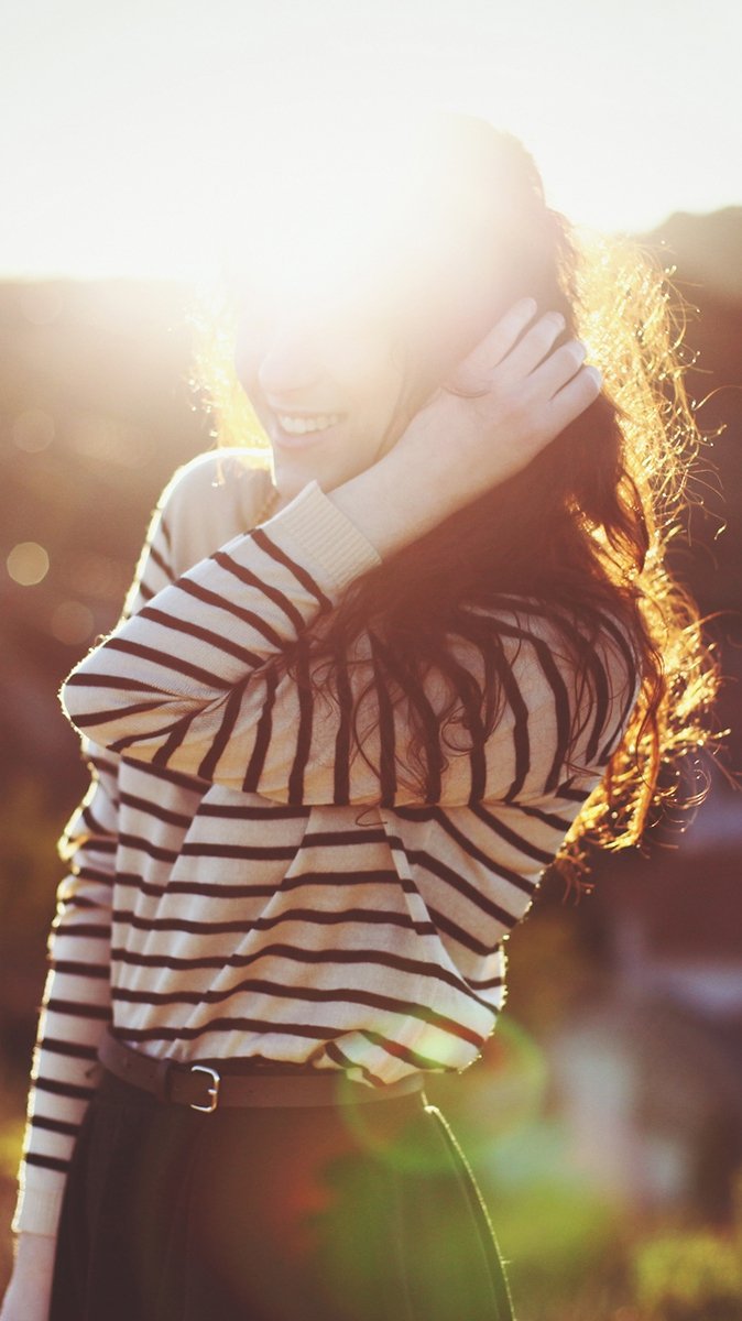 Girl hidden face with sunlight Wallpapers Download | MobCup