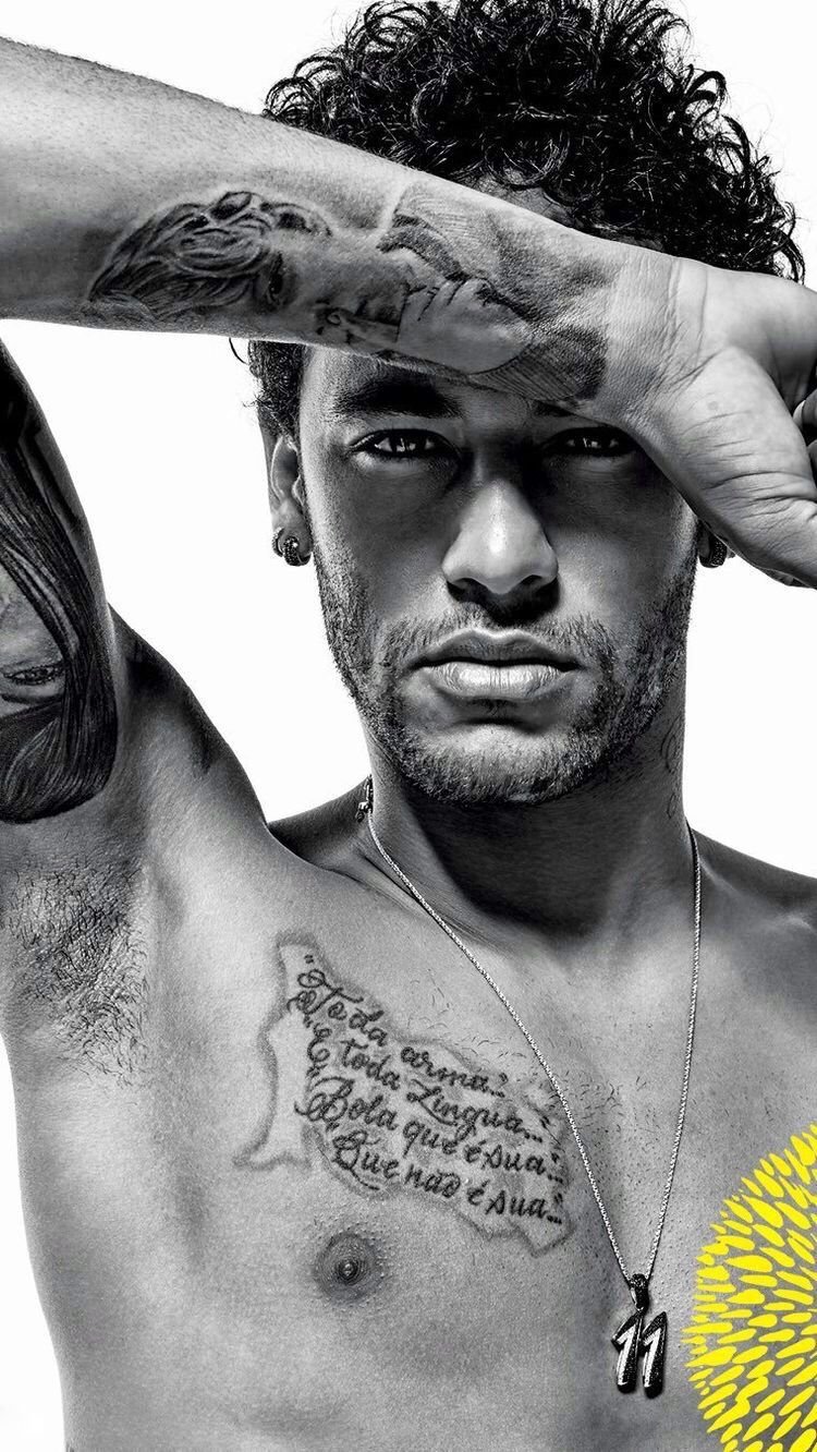 Neymar shows off his special tattoo of 2015 Champions League trophy