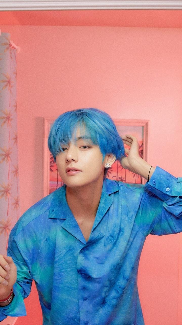 BTS Kim Taehyung/ V the blue hair guy - YouTube