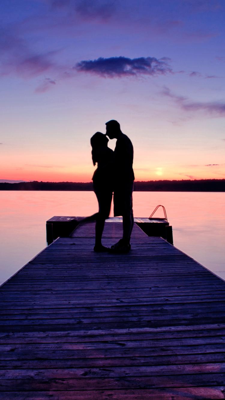 Silhouette Romantic Couple